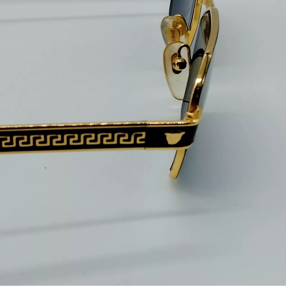 Authentic Gianni Versace Sunglasses  S59 Men's Gold needs new nose pads - Picture 6 of 11